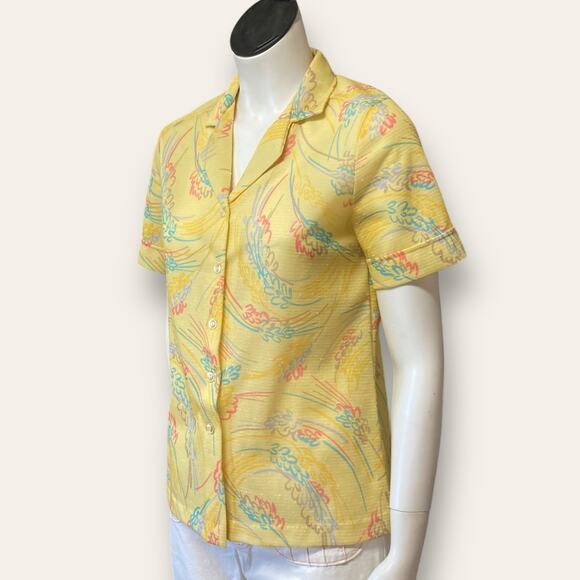 Ladies yellow polyester button up shirt w/ multicolor wheat pattern, size medium - Picture 2 of 6